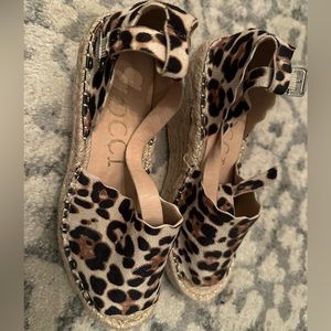 Women’s size 10. Leopard wedge espadrille sandal. Used but great condition.